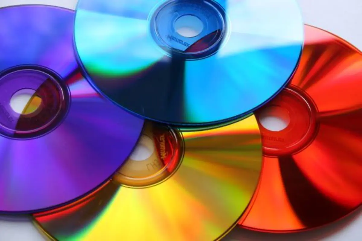 [Bintang] Cara Memanfaatkan Kepingan CD Bekas Menjadi Barang Baru yang Ajib