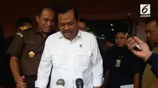 Jaksa Agung Muhammad Prasetyo tidak mempermasalahkan vonis dua tahun terhadap Basuki Tjahaja Purnama atau Ahok atas perkara penodaan agama. Dia menilai vonis hakim yang lebih tinggi dari tuntutan jaksa tersebut sudah sesuai dengan ketentuan dalam per...