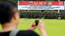 Aparat gabungan dari TNI/Polri menggelar apel jelang kunjungan kerja dan juga acara ngunduh mantu Presiden Jokowi di Medan, Rabu (22/11). (Liputan6.com/Johan Tallo)