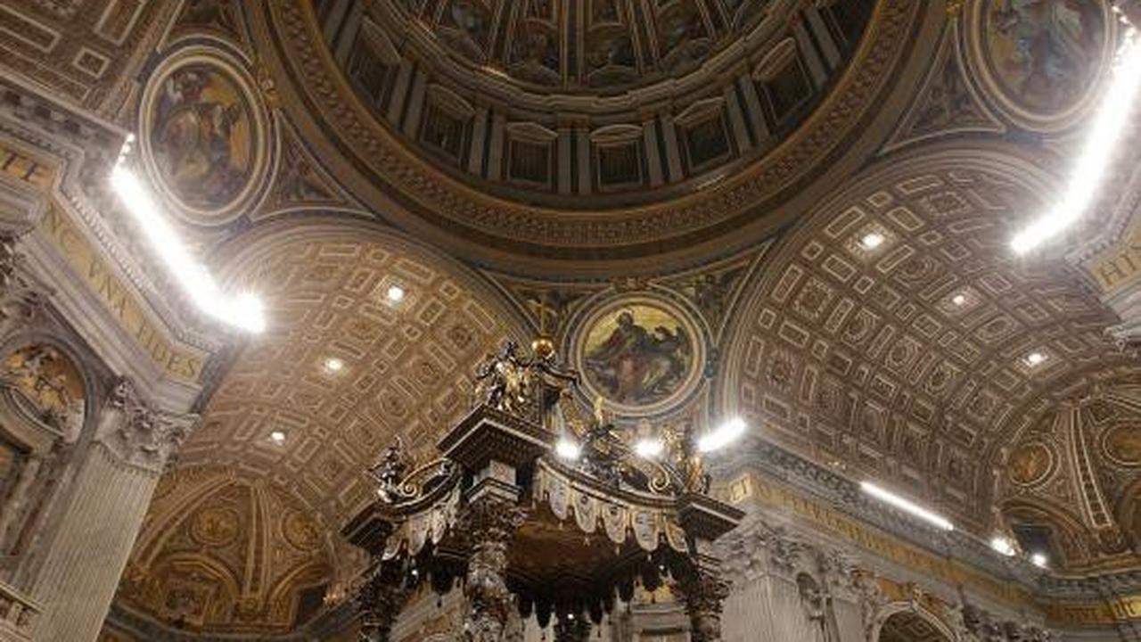 Suasana Misa malam Natal di Vatikan