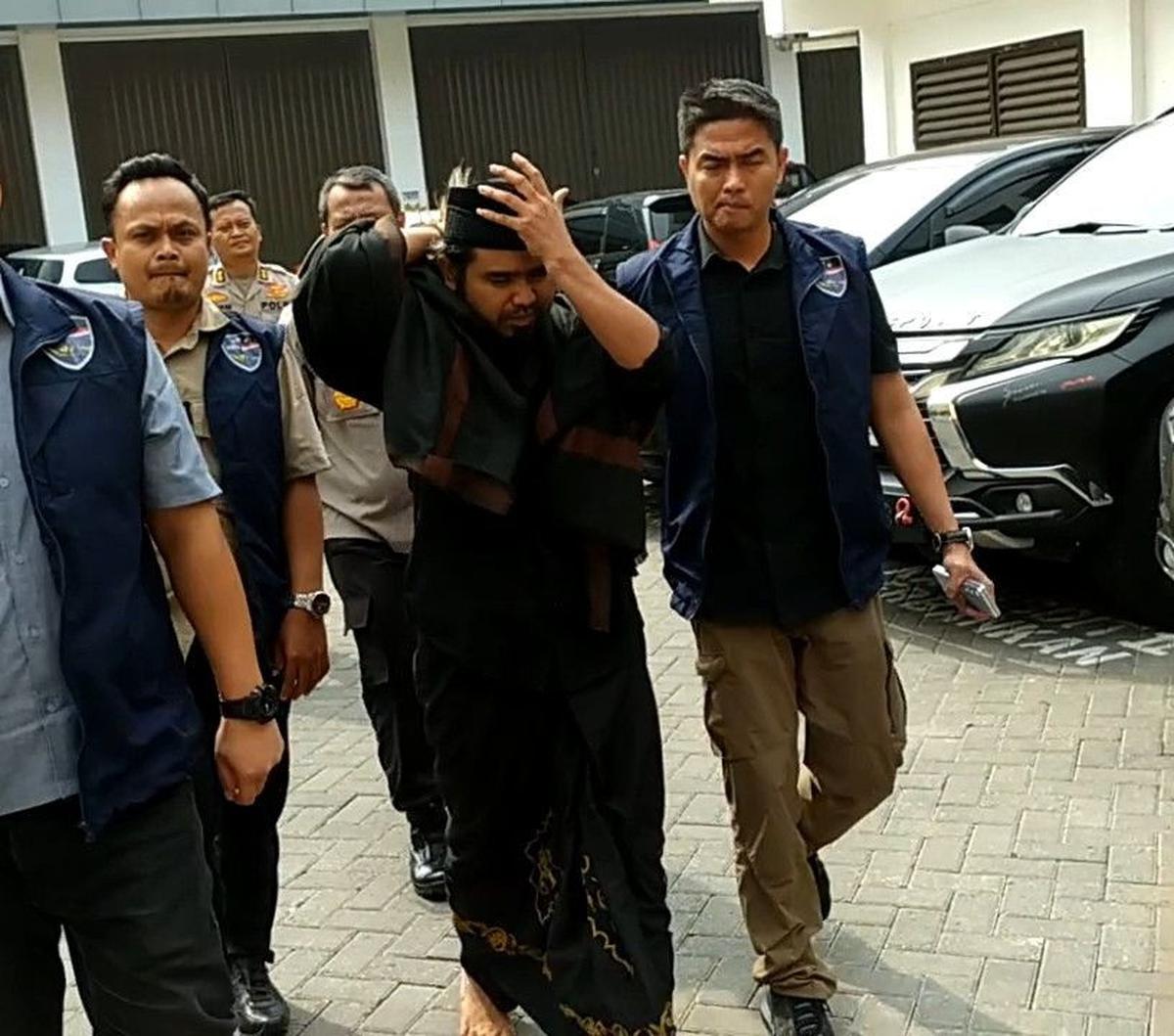 Polisi masih terus mendalami peran saksi lainnya. Setidaknya, sudah ada 13 orang saksi yang hingga saat ini diperiksa oleh penyidik.