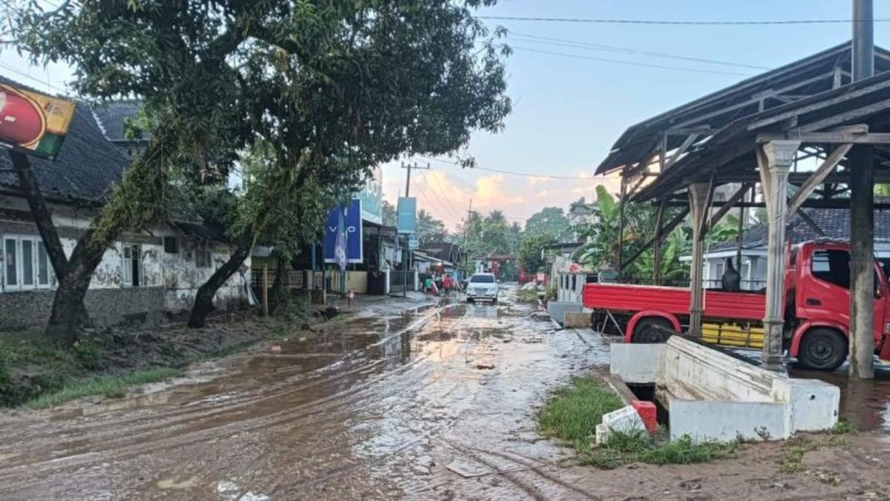 Fakta! Ketinggian Air Capai 1,5 Meter, BPBD Terjunkan Tim Tangani Banjir Malang di Empat Dusun Terdampak