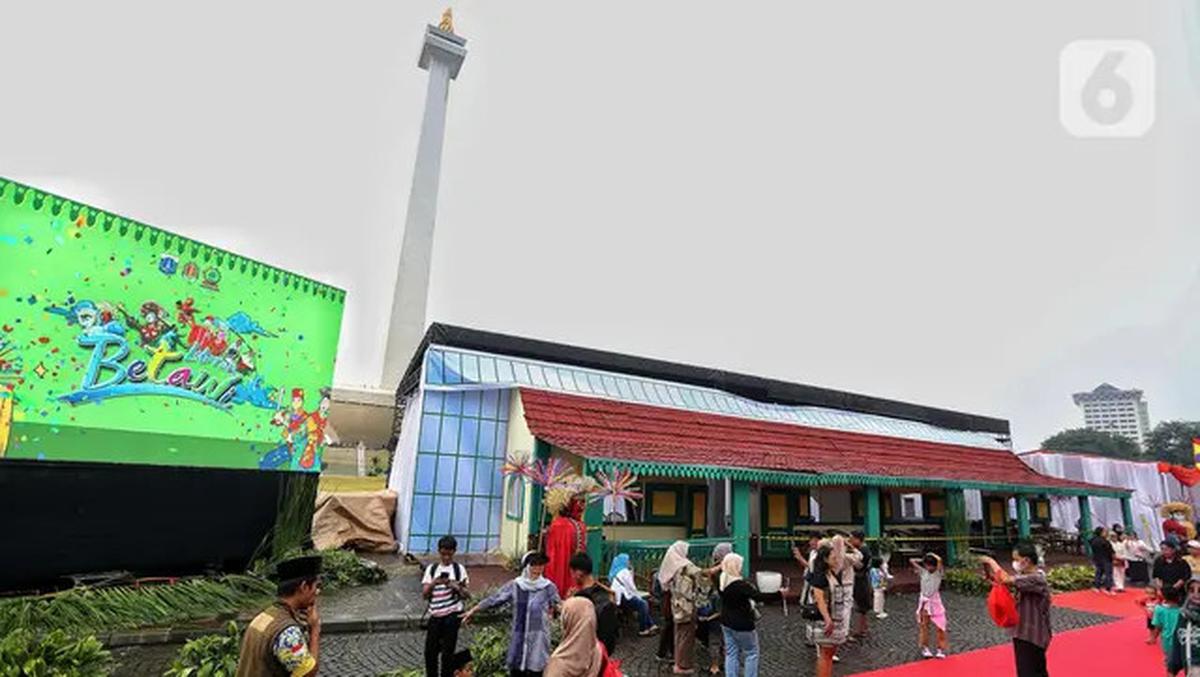 Warga Padati Perayaan Lebaran Betawi 2025 di Monas