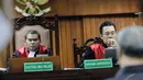 Mantan Ketua Mahkamah Konstitusi, Akil Mochtar, diduga memiliki dua kartu keluarga (KK), Pengadilan Tipikor Jakarta, Kamis (5/6) (Liputan6.com/Faizal Fanani).