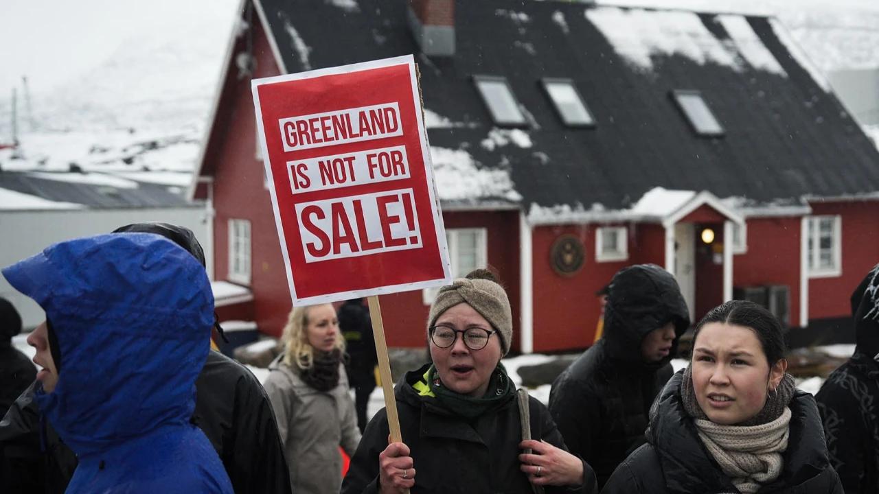 FOTO: Protes Warga Greenland Tolak Rencana Pengambilalihan oleh AS