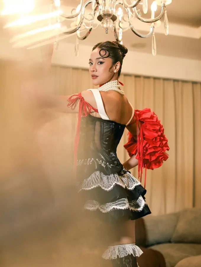 Potret Terbaru Anya Geraldine Pancarkan Pesona Eksotis dengan Kulit Tan yang Bikin Pangling