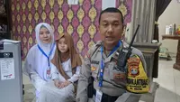 Hidup Tekun dan Tanpa Kemewahan Antarkan Bhabinkamtibmas Berangkat Haji Bersama Istri dan Mertua