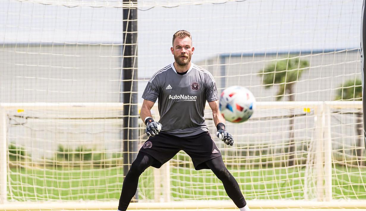 Nick Marsman. Kiper Belanda berusia 31 tahun yang sejak awal musim 2021/2022 memperkuat Inter Miami ini tercatat 3 kali dilatih oleh Erik ten Hag bersama 3 klub berbeda. Pertama, saat di Akademi FC Twente mulai musim 2003/2004 hingga ia bermain di tim senior pada 2011/2012. Kedua, saat Erik ten Hag pindah ke Go Ahead Eagles pada 2012/2013 dan hanya bertahan semusim, ia pun dibawa serta. Yang ketiga, saat Erik ten Hag membesut FC Utrecht mulai 2015/2016 hingga tengah musim 2017/2018, ia didatangkan FC Utrecht pada awal musim 2017/2018. (intermiamifc.com)