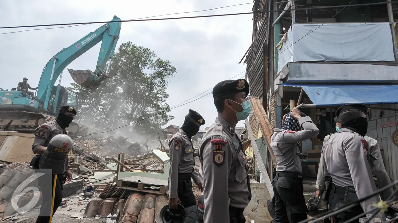 20160928- Detik-Detik Ekskavator Hancurkan Sanggar Saung Merdeka Ciliwung-Jakarta- Yoppy Renato