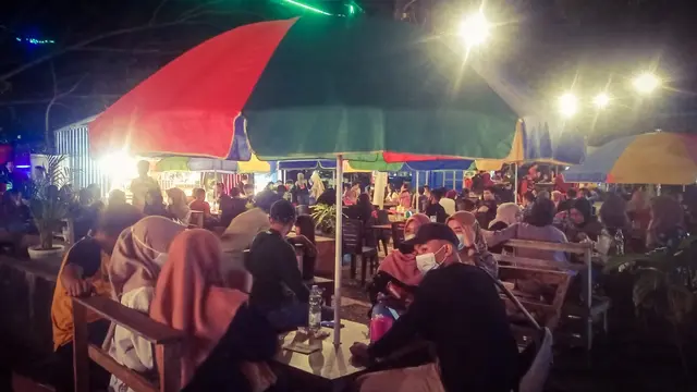 waroeng sarabba di Kota Kendari, digemari warga dari hampir semua kalangan usia.(Liputan6.com/Ahmad Akbar Fua)