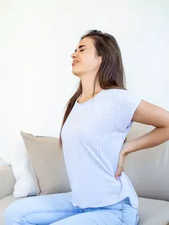 Gerakan stretching tidak hanya membantu mengurangi ketegangan otot, tetapi juga mendukung kesehatan tulang belakang secara keseluruhan. (Foto/dok: Freepik/stefamerpik)
