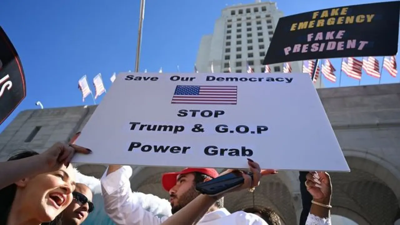 16 Negara Bagian Menuntut Donald Trump (AFP Photo)