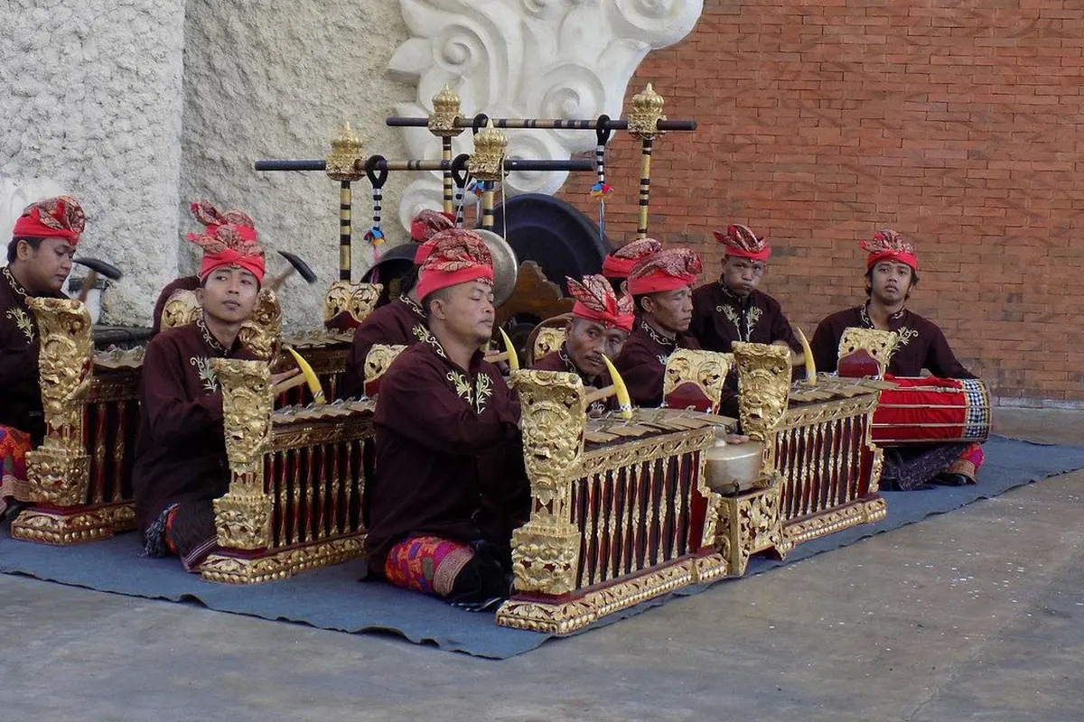 Ilustrasi alat musik tradisional Bali