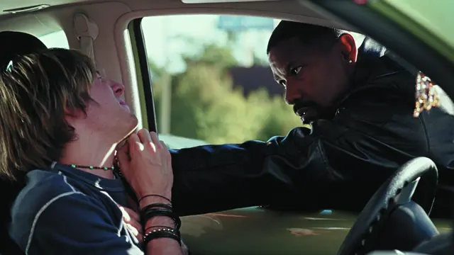 Denzel Washington dalam A Training Day. (Foto: Dok. Warner Bros. Pictures/ IMDb)