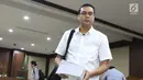 Terdakwa dugaan suap anggota DPRD Kalteng, Teguh Dudy Syamsuri Zaldy usai sidang tuntutan di Pengadilan Tipikor, Jakarta, (27/2). Teguh Dudy dituntut 2 tahun 6 bulan penjara, denda Rp100 juta subsider tiga bulan kurungan. (Liputan6.com/Helmi Fithriansyah)