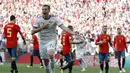 Para pemain Spanyol merayakan gol ke gawang Rusia pada laga 16 besar di Luzhniki Stadium, Moskow, Rusia, (1/7/2018). Rusia dan Spanyol bermain imbang 1-1. (AP/Vincent Michel)