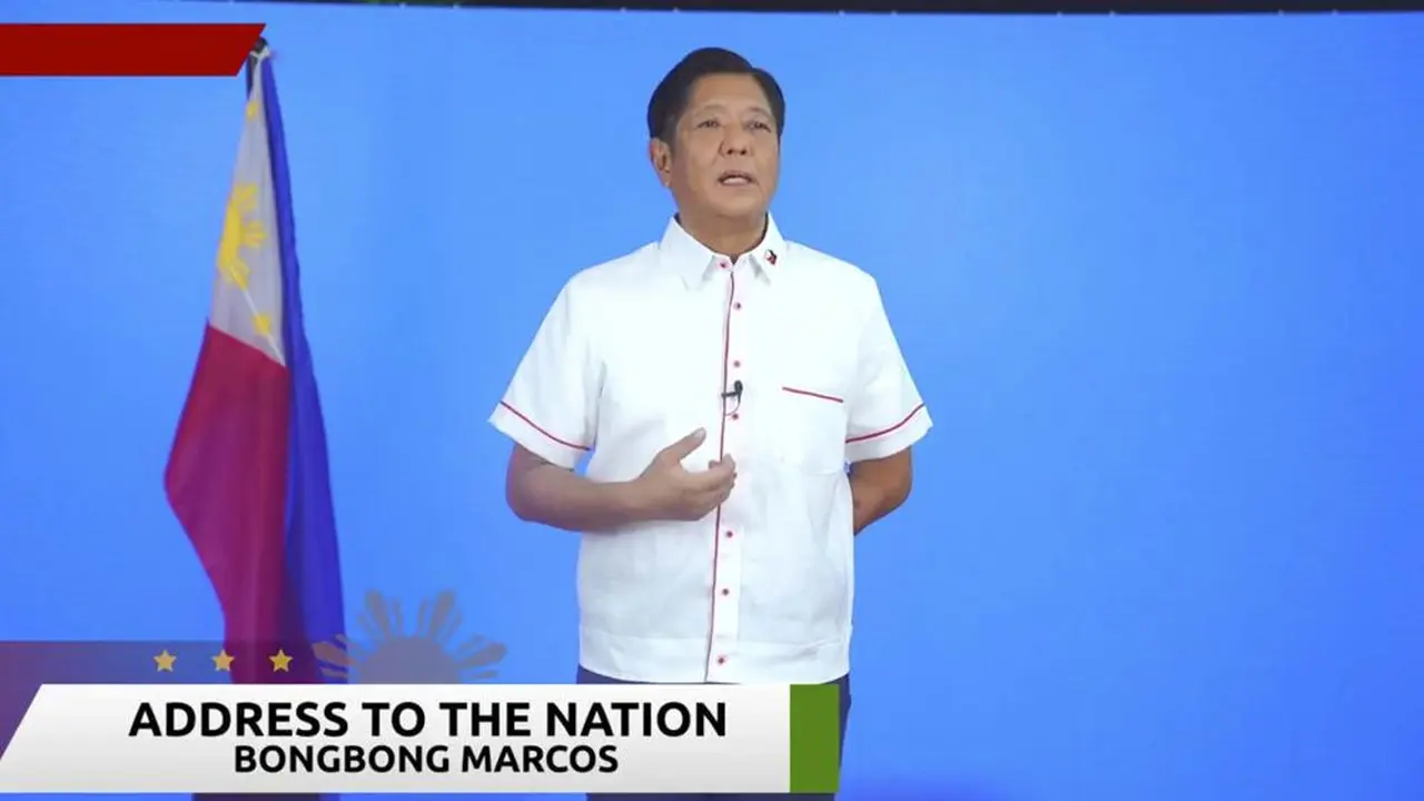 Gambar dari video yang diposting di halaman Facebook Bongbong Marcos, kandidat presiden dan mantan senator Ferdinand Marcos Jr mengeluarkan pernyataan kepada media pada Senin, 9 Mei 2022 di Manila, Filipina. (Facebook/AP)
