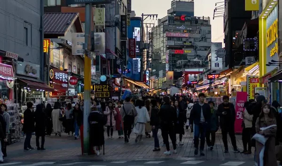 "Korea Selatan tahun 50 (1950) sama-sama miskin, tapi ahun 90 (1990) mereka high income, kita masuk middle income. Mereka lari lebih cepat,"