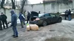 Sejumlah anggota geng perdagangan narkoba di tangkap karena membawa 400 kilogram kokain di Kedutaan Besar (Kedubes) Rusia di Buenos Aires, Argentina (22/2). (HO / Argentina's Security Ministry / AFP)