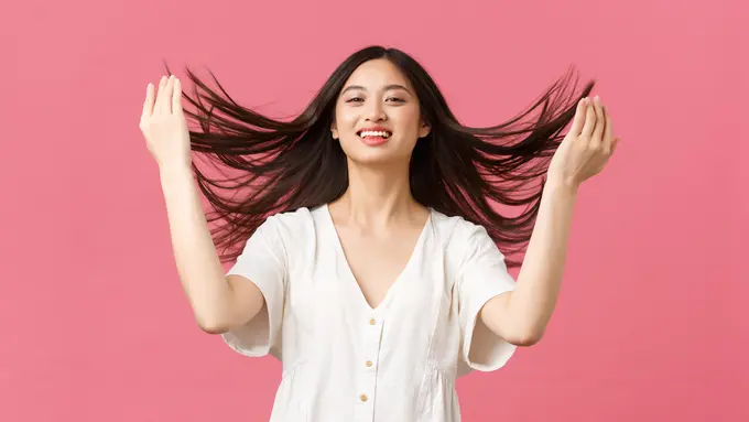 Perawatan rambut panjang dengan sederhana dan rutin