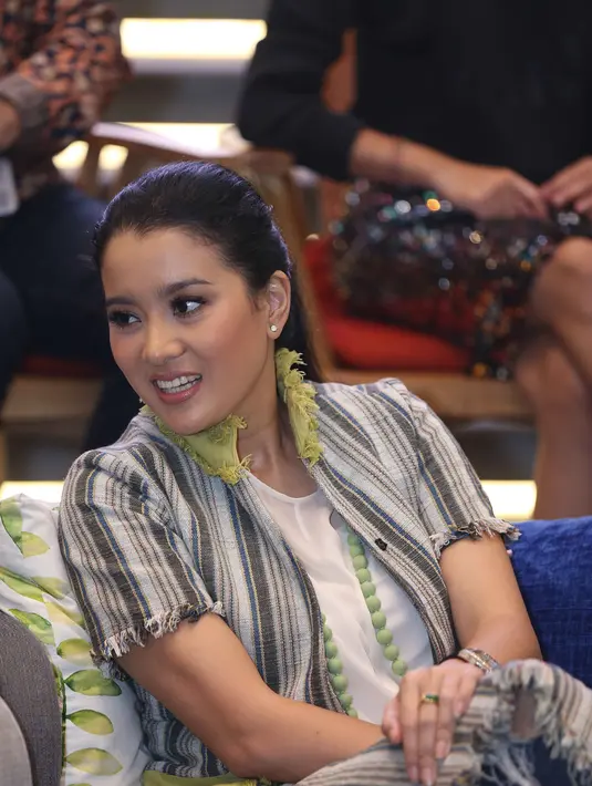 Perempuan 36 tahun ini menambahkan, sekarang sedang mengatur waktu untuk kembali melanjutkan kuliah. Marcella Zalianty mengaku S1-nya bukan hukum sedangkan S2-nya hukum. Untuk mewujudkan cita-citanya, ia ingin mengambil S1 dulu. (Nurwahyunan/Bintang.com)