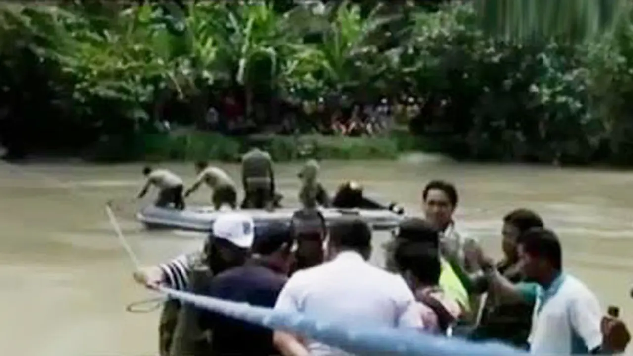 Perahu Tambang Terbalik