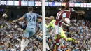 Proses terjadinya gol West Ham ke gawang Manchester City yang dicetak Michail Antonio. Kekalahan ini membuat The Hammers turun ke peringkat 12 klasemen Premier League. (Reuters/Carl Recine)  