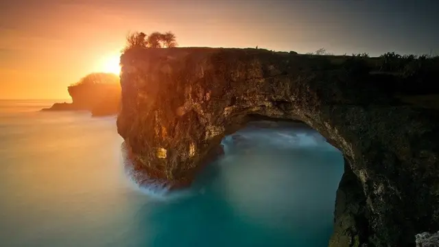 [Bintang] 22 Surga Tersembunyi yang Bikin Kamu Pengin 'Ngumpet' di Bali (2)