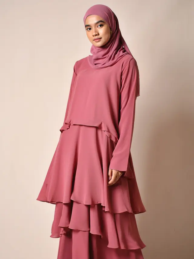 9 Model Gamis dengan Detail Ruffle dan Layer Bertumpuk, Favorit ...