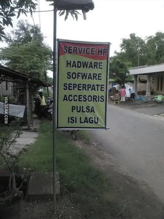 6 Tulisan Service HP Ini Nyeleneh Banget, Bikin Ngakak