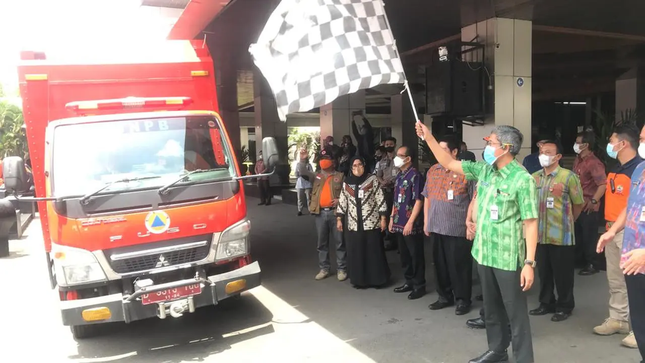 Suana Pengiriman bantuan di Halaman Kantor Pemprov Jateng