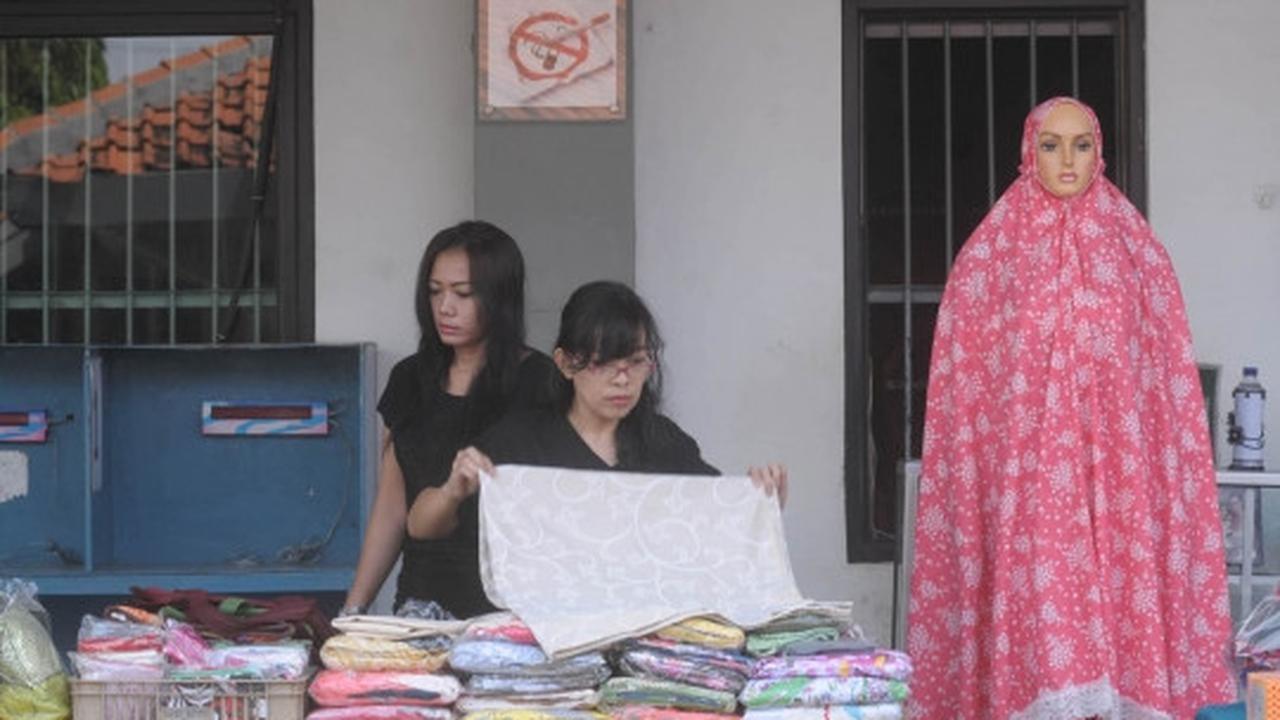 Menteri Khofifah tinjau kegiatan napi wanita di Lapas Pondok Bambu