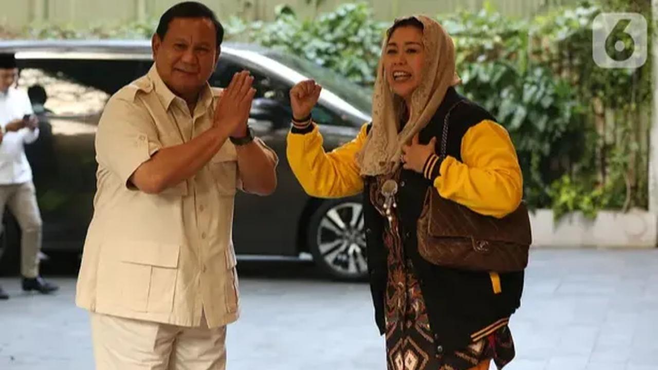 Prabowo juga berterimakasih kepada Gus Dur yang turut berpengaruh membuat Gerindra besar. Menurutnya, pengikut Gus Dur di Jawa Timur sangat besar.<br>