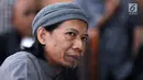 Terdakwa sejumlah kasus tindak pidana terorisme, Aman Abdurrahman saat mengikuti pembacaan tuntutan JPU di PN Jakarta Selatan, Jumat (18/5). Tim jaksa menuntut hukuman mati terhadap Aman Abdurrahman. (Liputan6.com/Helmi Fithriansyah)