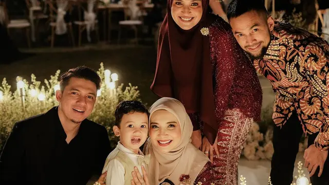Shireen dan Zaskia Sungkar pakai kebaya (Instagram/shireensungkar)