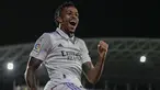 Bek Real Madrid Eder Militao merayakan gol yang dicetaknya ke gawang Getafe pada pekan delapan La Liga musim 2022/2023 di Stadion Coliseum Alfonso Perez, Minggu (9/10/2022) dini hari WIB. Real Madrid menang tipis 1-0 atas Getafe di Liga Spanyol 2022-2023. (AP Photo/Bernat Armangue)