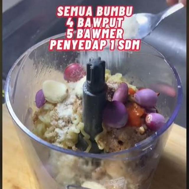 Pria Bagikan Cara Bikin Pempek dari Mi Instan, Warganet Penasaran Mau Mencoba