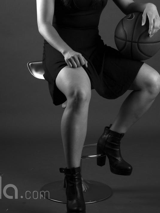 Dewi Putri Sungging berharap suatu saat bisa membawa harum nama Indonesia di kancah internasional. (Bola.com/Nicklas Hanoatubun)