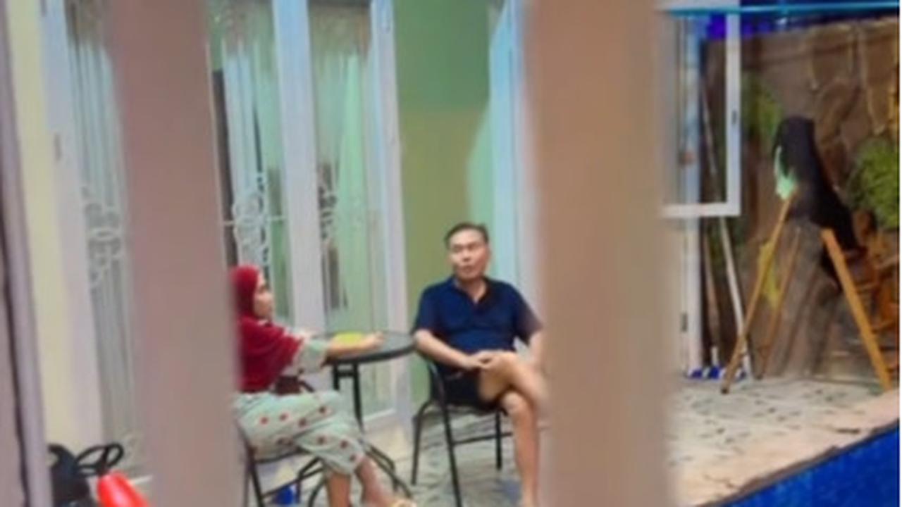 Wanita Ini Perlihatkan Momen Romantis Ayah kepada Ibunya yang Sudah Cerai 22  Tahun Lalu, Bikin Haru