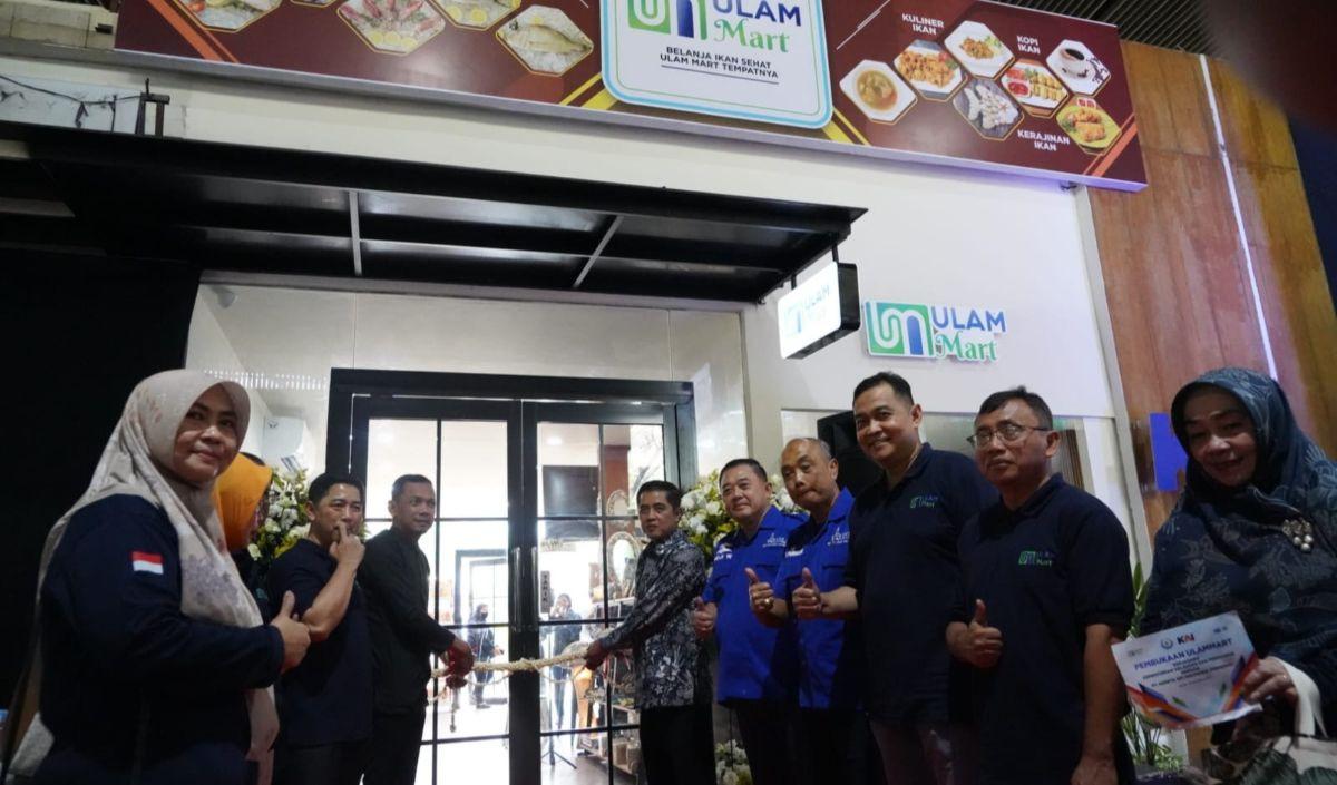 "Kami tetap membuka kesempatan bagi yang belum masuk, bukan hanya pangan tapi juga kerajinan dan tentunya harga bersaing," urainya.