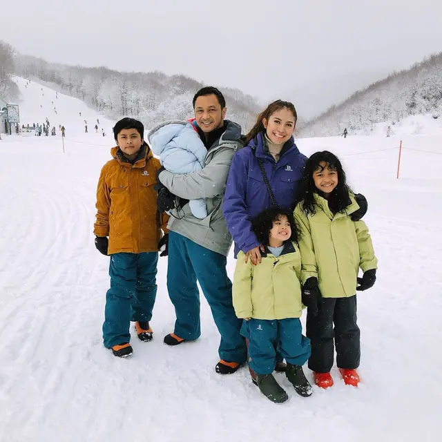 Sosok Family Man, Ini 6 Momen Manis Giring Ganesha dan Keluarga