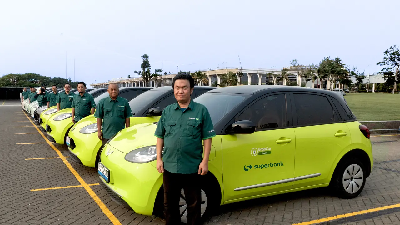 Superbank membiayai pengadaan 200 mobil listrik GrabCar Plus Electric sebagai bagian dari pengembangan mobilitas rendah emisi. (Dok Superbank)