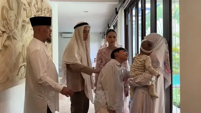 Potret Mulan Jameela di Pengajian Kehamilan Alyssa Daguise