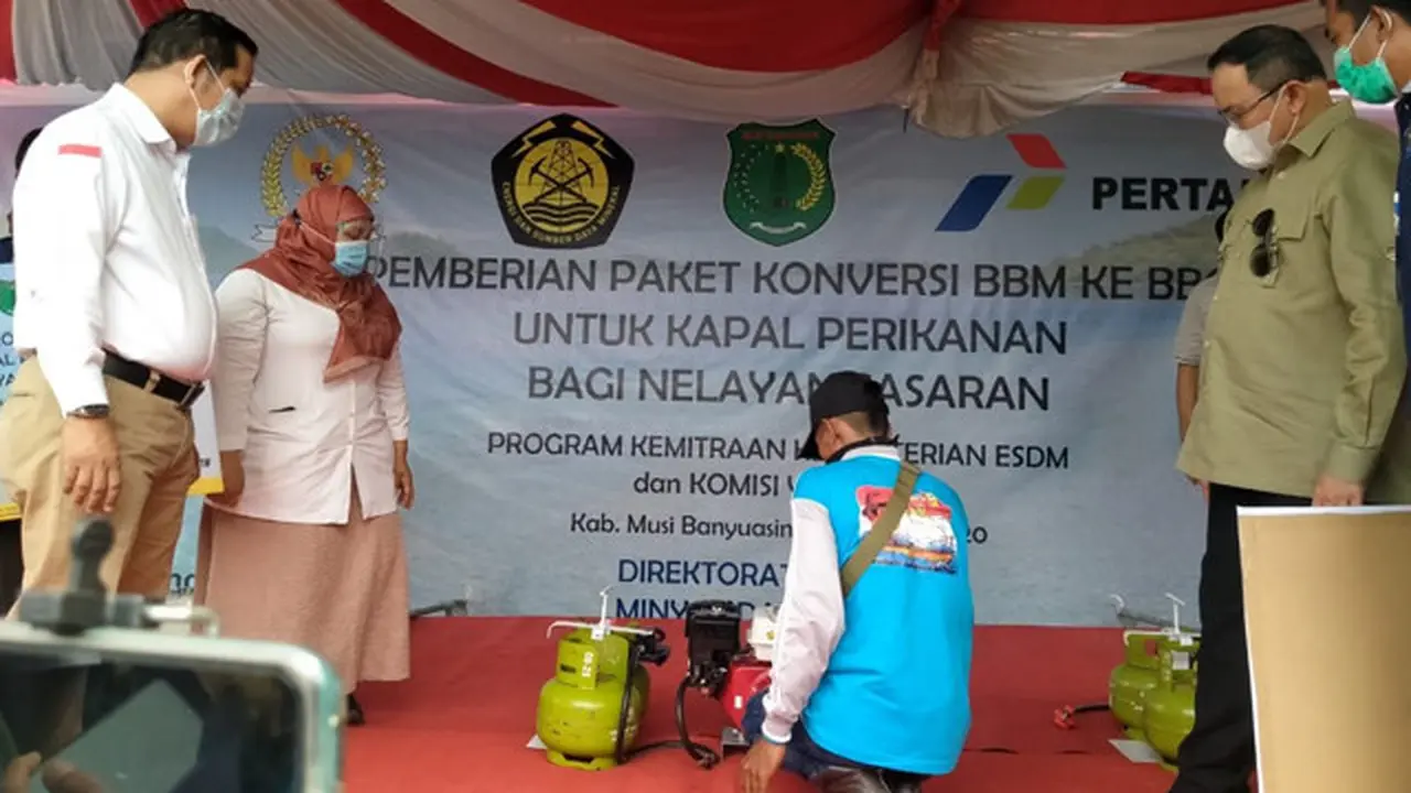 Pemberian Paket Konversi BBM ke BBG untuk Kapal Perikanan Bagi Nelayan.