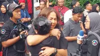 Tangis Melaney Ricardo Pecah di Rumah Duka Mpok Alpa, Sebut Almarhumah Sosok yang Kuat