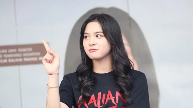 Debut Akting, Ini 7 Potret Zee JKT48 Bersamain Pemain Film Horor Kalian Pantas Mati