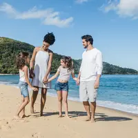 Musim liburan menjadi waktu yang pas untuk menghangatkan keluarga dengan berlibur bersama. (Foto: Freepik/freepik)