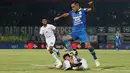 Namun, Februari 2021 ia memilih mundur dari tim dan bergabung ke klub Filipina, United City FC. Kepergian Omid begitu disesali Persib dan Bobotoh. Sebab, Persib seperti kehilangan roh permainan. (Foto: Bola.com/Aditya Wany)