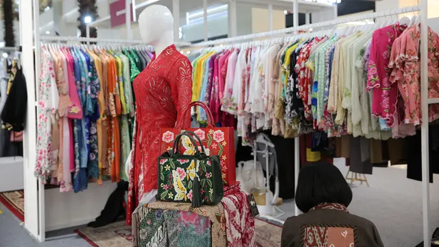 Roemah Kebaya Vielga di Parade Wastra Nusantara 2025