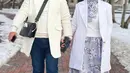 Bella Shofie tampil kece bersama sang suami, Daniel Rigan dengan outfit serba putih. Keduanya tampak menikmati tahun baru di Washington, Amerika Serikat (Instagram/bellasofie_rigan).